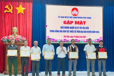 Quang cảnh buổi gặp mặt, biểu dương người có uy tín tiêu biểu trong đồng bào dân tộc thiểu số huyện Phú Thiện năm 2024. Ảnh: Vũ Chi