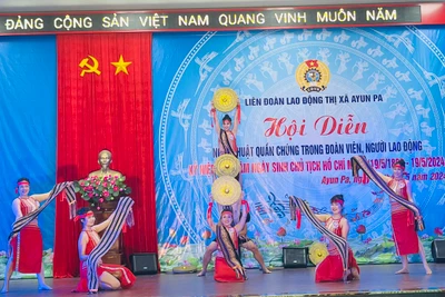 Tiết mục Hồn chiêng Tây Nguyên (cụm Công đoàn số 1) đạt giải 3 thể loại múa tại hội diễn. Ảnh: Vũ Chi