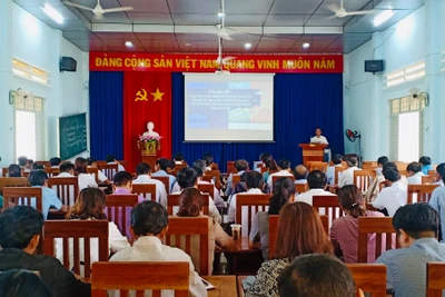 100 học viên tham gia lớp tập huấn về công tác dân vận. Ảnh: Sơn Trung