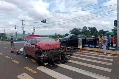 Gia Lai: Va chạm trên quốc lộ 25, xe ô tô con và xe ô tô bán tải hư hỏng nặng