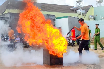 Pleiku: Phường Diên Hồng tổ chức điểm hội thi nghiệp vụ chữa cháy và cứu nạn cứu hộ