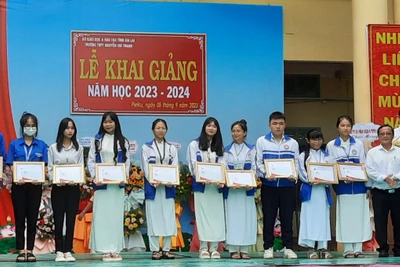 Gia Lai: Ngân hàng tặng hơn 1,4 tỷ đồng học bổng và xe đạp cho học sinh khó khăn