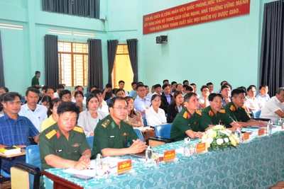 các học viên tham dự khai giảng lớp học