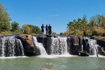 Trải nghiệm vẻ đẹp hoang sơ thác Boòng Nga