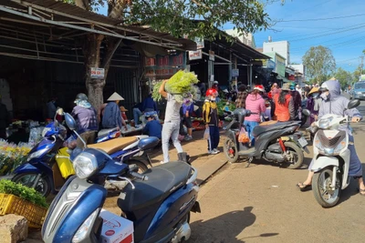 Cảnh giác với tình trạng móc túi ở khu vực chợ Nơ Trang Long