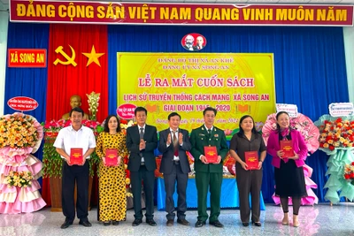 Ra mắt cuốn sách lịch sử truyền thống cách mạng xã Song An giai đoạn 1945-2020 