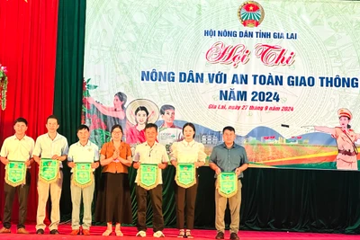 Mang Yang đạt giải nhất hội thi “Nông dân với an toàn giao thông” tại cụm thi đua số 2. Ảnh: Quốc Thắng