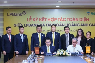 LPBank ký hợp tác toàn diện với Tập đoàn Hoàng Anh Gia Lai của bầu Đức