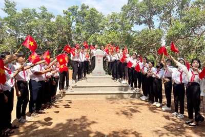 “Tiết học biên cương”: Bồi đắp tình yêu Tổ quốc 