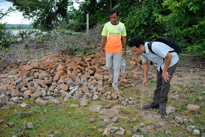 Thăm lại tháp cổ Bang Keng