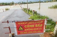 Bình Định: Cứu 2 thanh niên bị nước lũ cuốn trong đêm