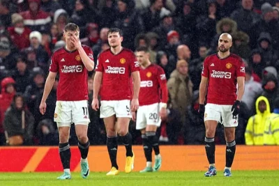 Choáng váng với thảm bại của Man United, cổ động viên phẫn uất 