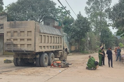 Va chạm xe "hổ vồ", 3 nam sinh đi xe máy thương vong