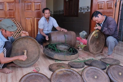 Ông Siu Yát nặng lòng với cồng chiêng