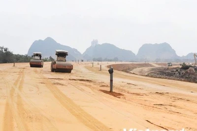 Cao tốc Diễn Châu-Bãi Vọt, Cam Lâm-Vĩnh Hảo: Nhà thầu chưa quyết liệt