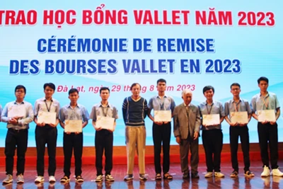 10 học sinh Trường THPT chuyên Hùng Vương nhận học bổng Vallet năm 2023 