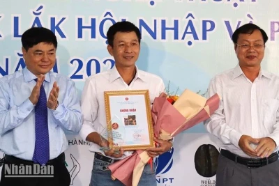 Đắk Lắk trao giải và khai mạc Triển lãm ảnh nghệ thuật 'Buôn Ma Thuột-Đắk Lắk hội nhập và phát triển' năm 2023