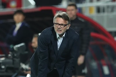 HLV Troussier: 'Tôi rất thất vọng vì không thể đi tiếp, Indonesia đã quá khác'