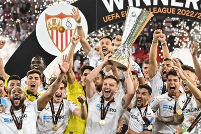 Sevilla vô địch Europa League sau loạt luân lưu định mệnh