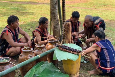 Sự khác biệt trong nghi lễ cúng giọt nước của dân tộc Jrai và Xê Đăng