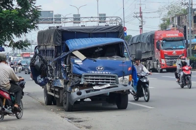 Tai nạn liên hoàn 5 ô tô trên Quốc lộ 1