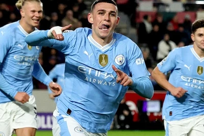 Hat-trick của Foden đưa Man City áp sát ngôi đầu Ngoại hạng Anh