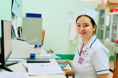 Điều dưỡng Nguyễn Thị Kim Oanh: Xứng danh Chiến sĩ thi đua toàn quân