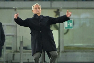 AS Roma của HLV Mourinho phải đá play-off tại Europa League, Brighton làm nên lịch sử