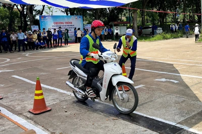 Nâng cao ý thức chấp hành pháp luật về giao thông cho học sinh