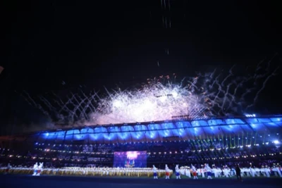 Mãn nhãn 5 phút pháo hoa rực rỡ khép lại SEA Games 32 