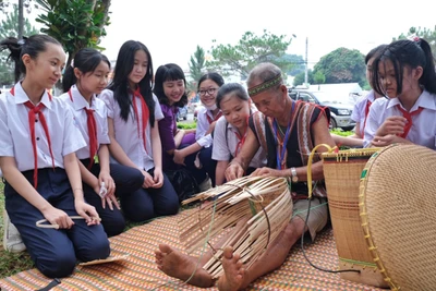 Phát huy giá trị di sản văn hóa qua con đường du lịch