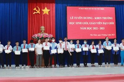 Phú Thiện chú trọng công tác khuyến học, khuyến tài