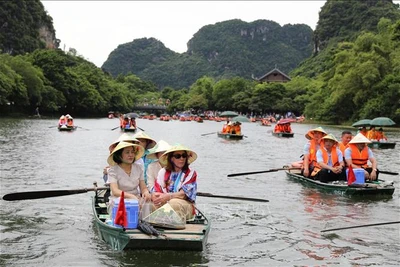 Chủ tịch Thượng viện Australia thăm Khu du lịch sinh thái Tràng An