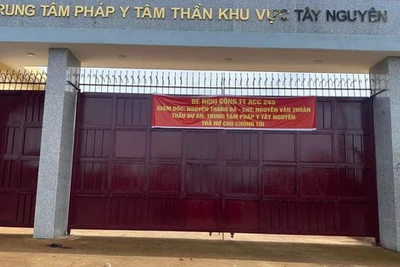 Treo băng rôn đòi nợ tại Trung tâm pháp y tâm thần khu vực Tây Nguyên