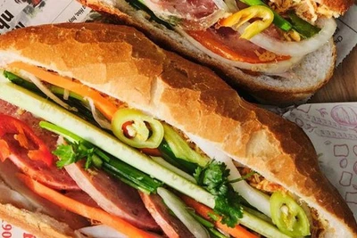 Chuyên gia ẩm thực Úc nói bánh mì quán này ngon nhất Việt Nam