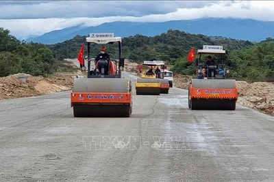 Đẩy nhanh tiến độ các công trình, dự án quan trọng quốc gia 