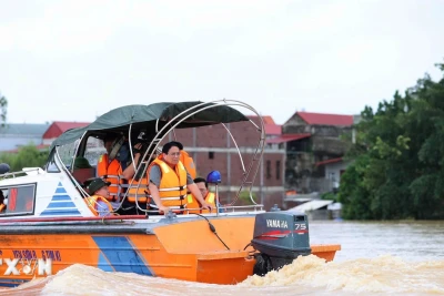 Thủ tướng: Toàn xã hội chung tay ứng phó, khắc phục hậu quả bão lụt