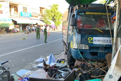 Tài xế đâm ôtô tải vào nhà dân khiến 3 người thương vong đã ra trình diện, khai do ngủ gật