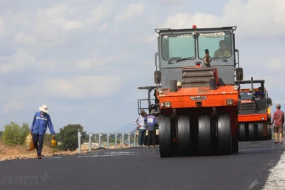 Hàng loạt dự án giao thông không ngơi tiếng máy trên công trường