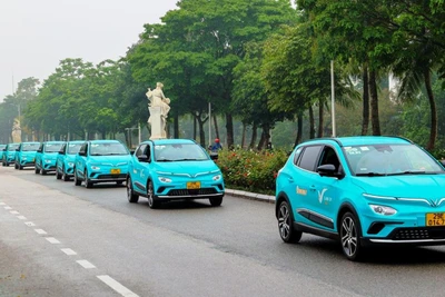 Ra mắt hãng taxi điện đầu tiên tại Việt Nam, giá mở cửa 20.000 đồng 