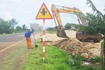 Kiên quyết giải tỏa công trình lấn chiếm hành lang an toàn đường bộ