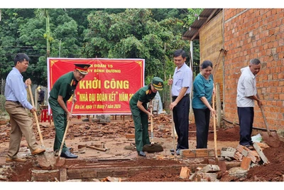 Những ngôi nhà ấm tình đoàn kết