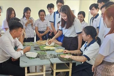 Sinh viên Lào tại Kon Tum đón Tết Nguyên đán