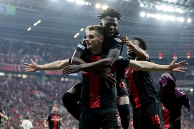 Bayer Leverkusen nối dài kỷ lục, thẳng tiến ở chung kết Europa League