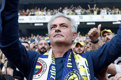 HLV Mourinho nói gì trong ngày ra mắt Fenerbahce quá hoành tráng?