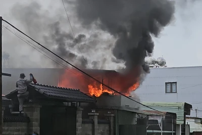 PLeiku: Cháy lớn khu vực nhà dân tại đường Nguyễn Hữu Huân