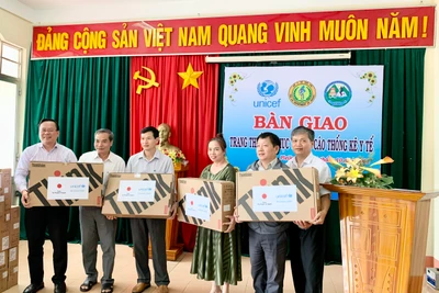 Gia Lai: Bàn giao trang thiết bị phục vụ báo cáo, thống kê y tế do UNICEF viện trợ