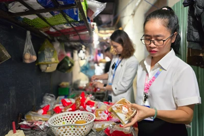 Phát hiện 1 cơ sở sản xuất bánh trung thu vi phạm quy định an toàn thực phẩm tại phường Yên Thế