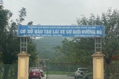 Hòa Bình: Khởi tố Giám đốc và 2 cán bộ Trung tâm đào tạo lái xe