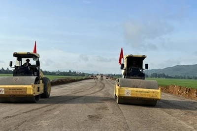 Ba tuyến cao tốc vẫn đang gặp khó khăn về mặt bằng, nguồn vật liệu